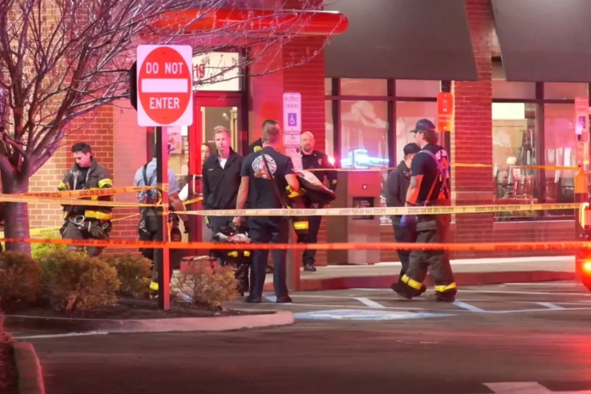 1 người thiệt mạng sau vụ nổ súng tại Chick-fil-A, nghi phạm đeo mặt nạ bỏ trốn