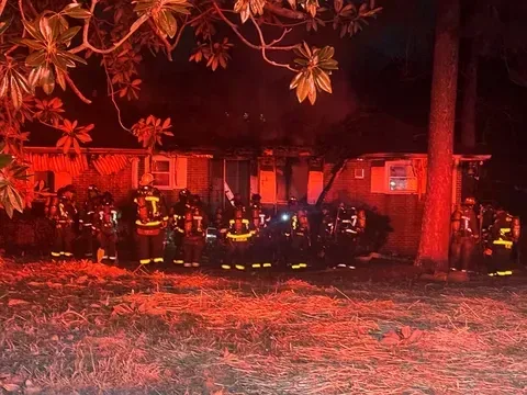 Incendio consume planta baja de una vivienda en el suroeste de Atlanta