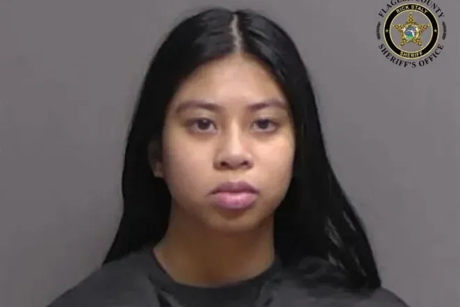 Florida: Nữ sinh bị bắt sau khi để trẻ sơ sinh chết trong nhà vệ sinh rồi chôn thi thể sau nhà