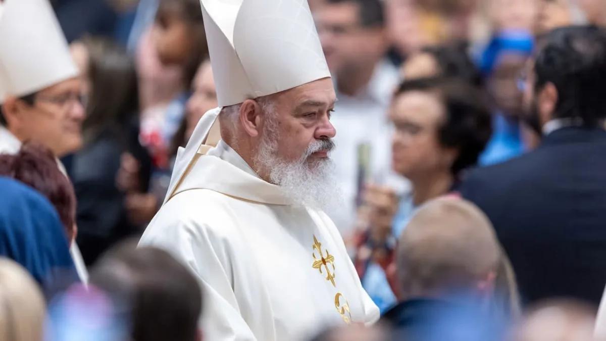 Hồng y Dominique Mathieu rời Iran, nhiều tín hữu Công giáo sơ tán khi chiến sự lan rộng