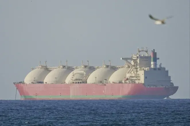 Iran dọa tấn công tàu chiến Mỹ tại eo biển Hormuz sau khi tàu Mỹ lần đầu di chuyển trở lại