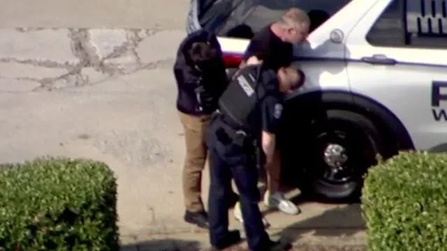 Hombre detenido tras un enfrentamiento de varias horas con el equipo SWAT en Woodstock