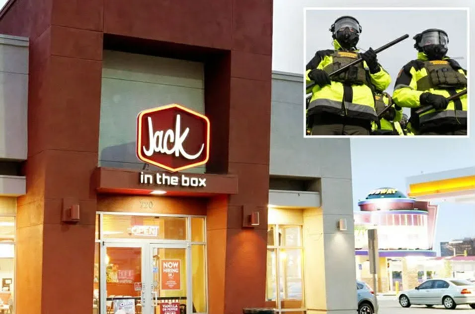 Cổ phiếu Jack in the Box lao dốc khi doanh số suy giảm và áp lực thay đổi lãnh đạo gia tăng