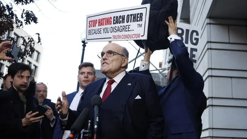 Tòa New York bác đơn của Rudy Giuliani, vụ kiện 10 triệu USD tiếp tục được xét xử
