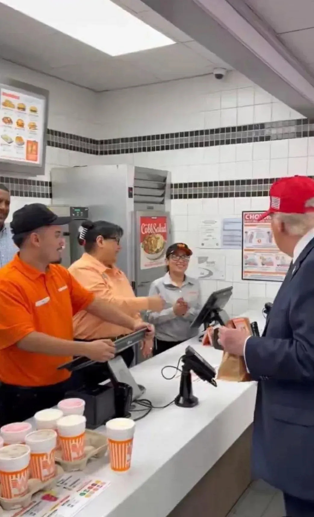 El Presidente visita Corpus Christi, la cuna de Whataburger